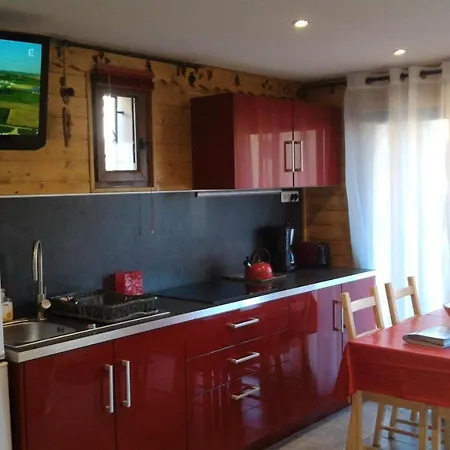 Tres Joli De 25m2 Dans Rdc D'un Chalet. *